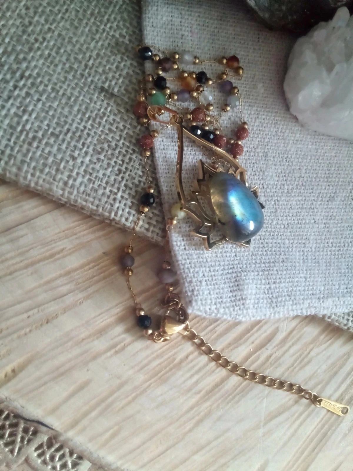 Collier fleur de lotus et multiples pierres semi précieuses – photo 3